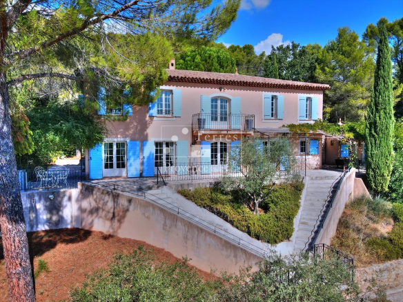 Luxury real estate photo | Charming Properties