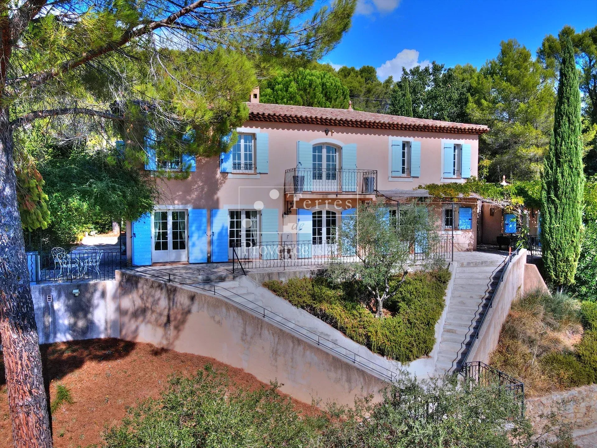 Provençal country house in Lorgues Provençal country house in Lorgues with swimming pool and landscaped garden.