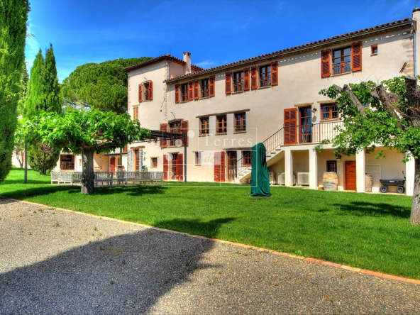 Historic property in the heart of the village Aups, Var, Provence