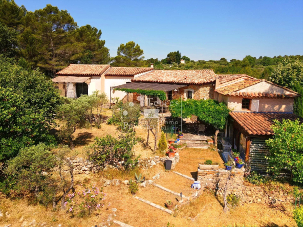 Propriété de caractère avec vue imprenable, au calme absolu – Provence Verte