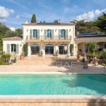 NICE GAIRAUT – PROPRIETE AVEC PISCINE BENEFICIANT D’UNE VUE MER PANORAMIQUE