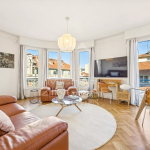 NICE&#39;S GOLDEN SQUARE – PROMENADE – MAGNIFICENT 2-ROOM APARTMENT ON AN UPPER FLOOR