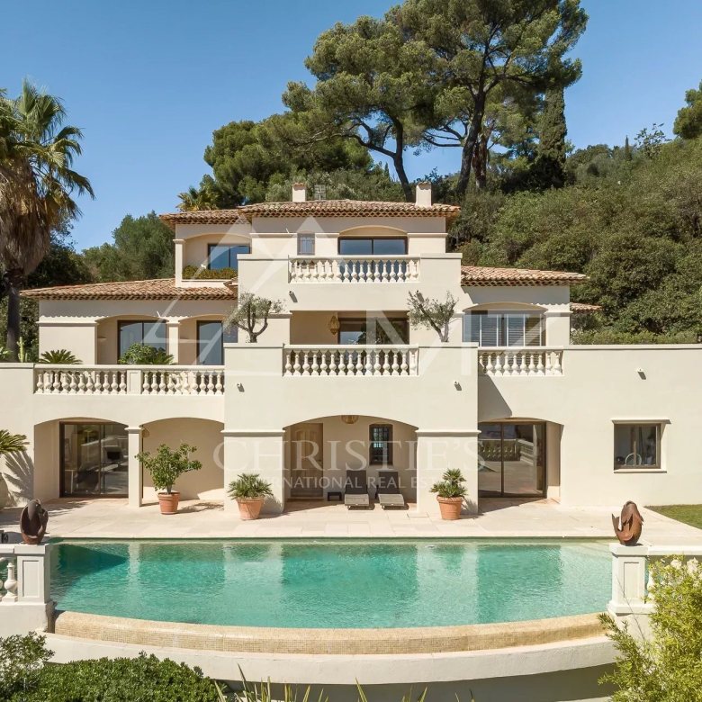 EXCEPTIONNEL APPARTEMENT AVEC TERRASSE AU COEUR DU CARRÉ D’OR DE NICE