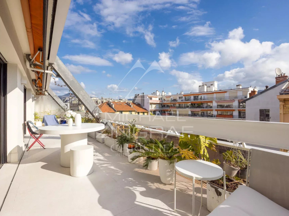 EXCEPTIONNEL APPARTEMENT AVEC TERRASSE AU COEUR DU CARRÉ D’OR DE NICE