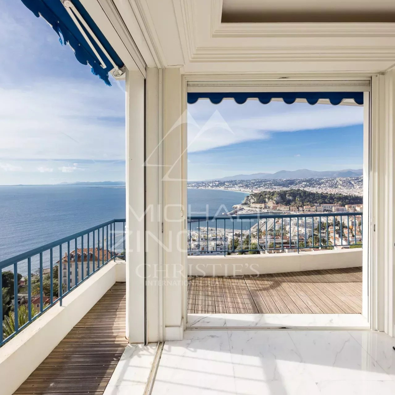 NICE-APPARTMENT DERNIER ETAGE BAS CIMIEZ