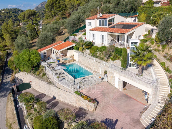 Arrière-pays niçois – Élégante propriété provençale moderne