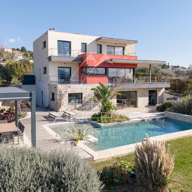 Bâtisse de Caractère du XVIIe : Volumes imposants & Vue Domina