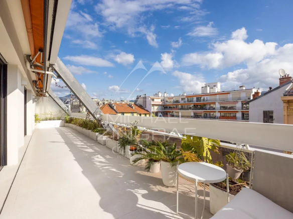 EXCEPTIONNEL APPARTEMENT AVEC TERRASSE AU COEUR DU CARRÉ D’OR DE NICE