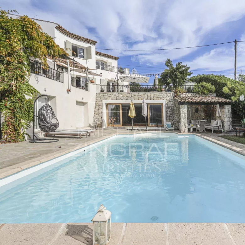 Exclusive to Expertimo: A characterful house offering elegance