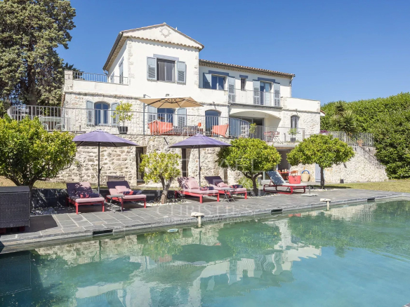 Near Saint-Paul de Vence – Superb architect-designed property