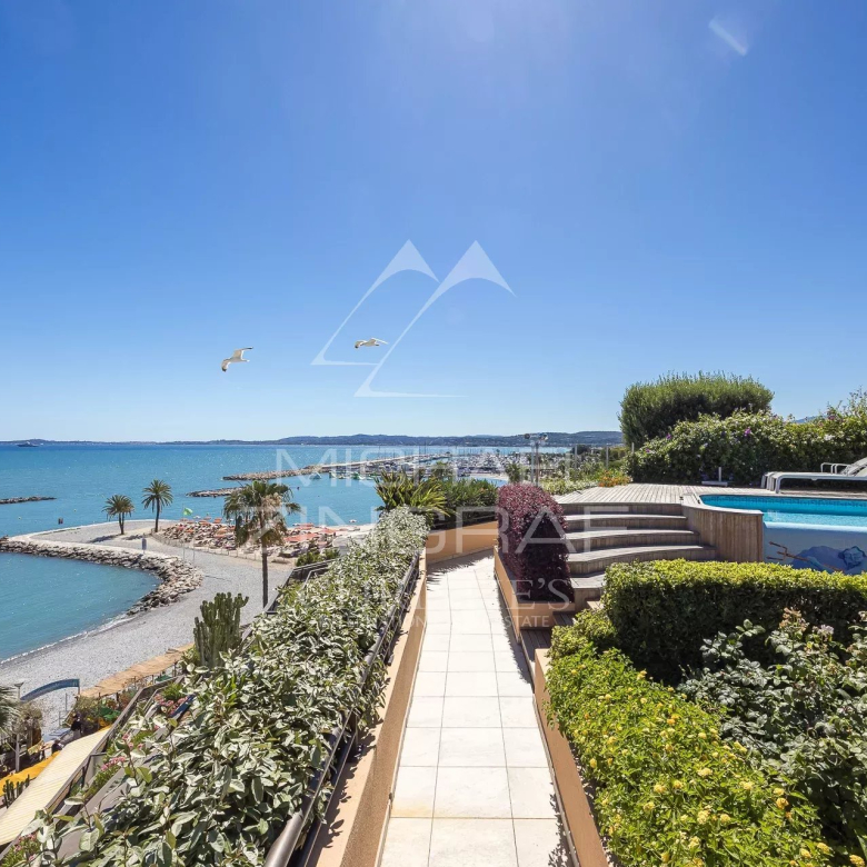 Near Saint-Paul de Vence – Superb architect-designed property