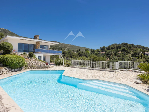 Near Nice – Colomars – Superb character property with exceptional panoramic views