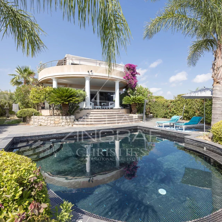 Luxury real estate photo | Charming Properties