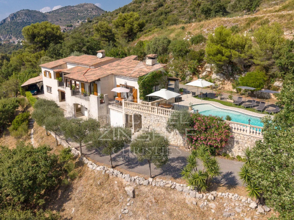 Luxury real estate photo | Charming Properties