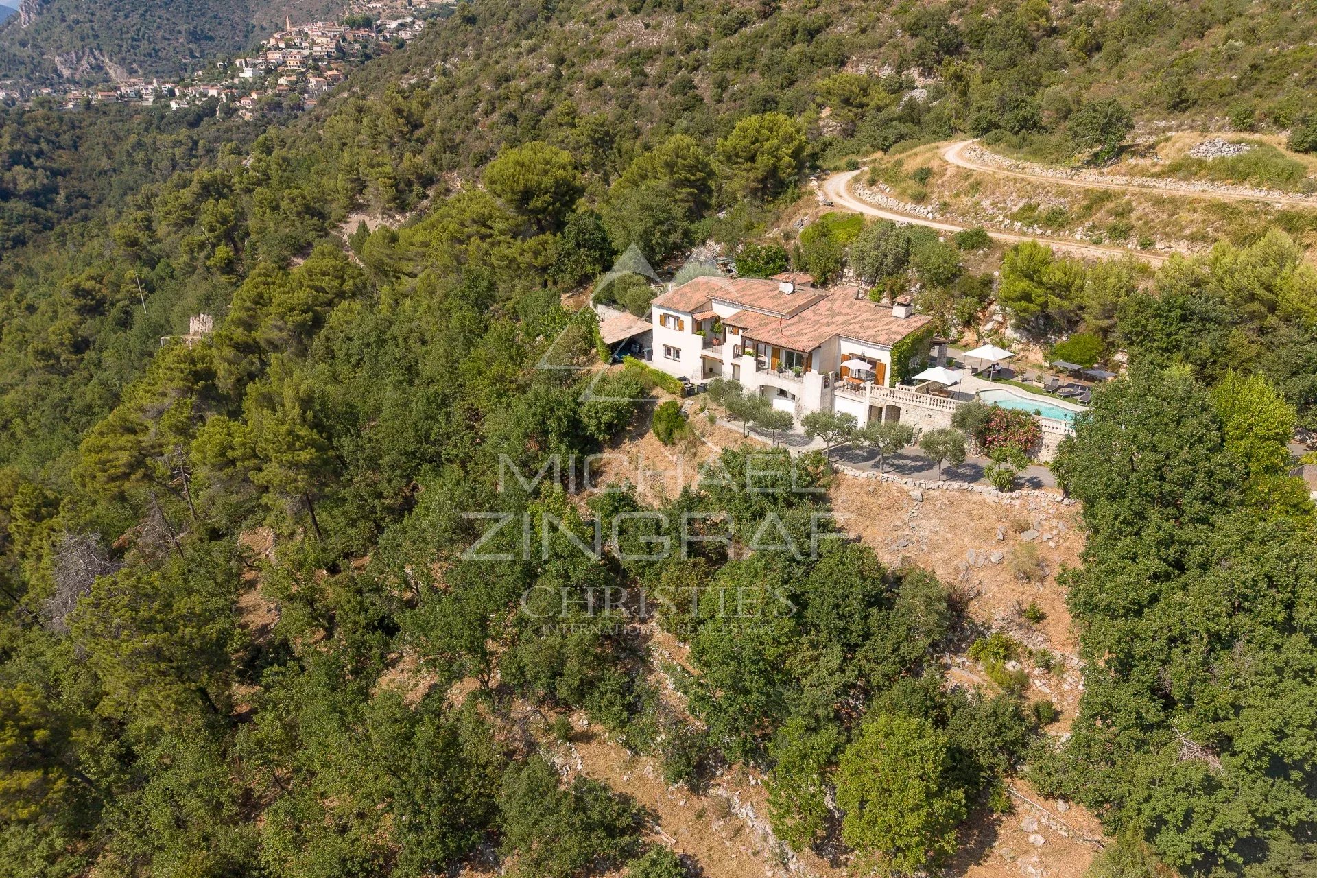 Provençal villa in Aspremont with panoramic views of the valley and surrounding hills.