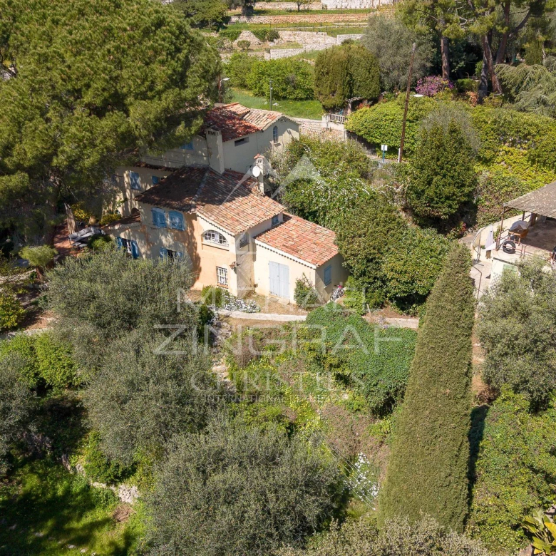 Luxury real estate photo | Charming Properties