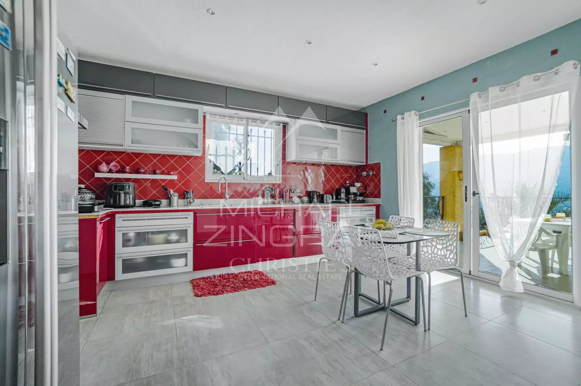 Kitchen of the family property in Colomars Modern and bright kitchen in a property in Colomars, with access to a terrace.