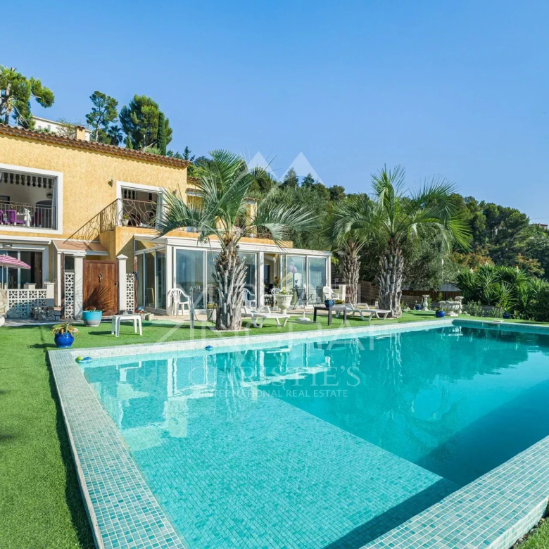 Luxury real estate photo | Charming Properties