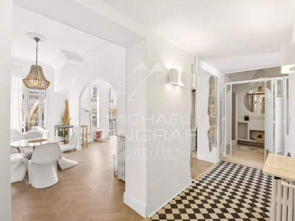 Interior of a top-floor apartment with a bohemian chic decor in Nice.