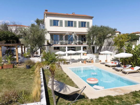 Luxury real estate photo | Charming Properties