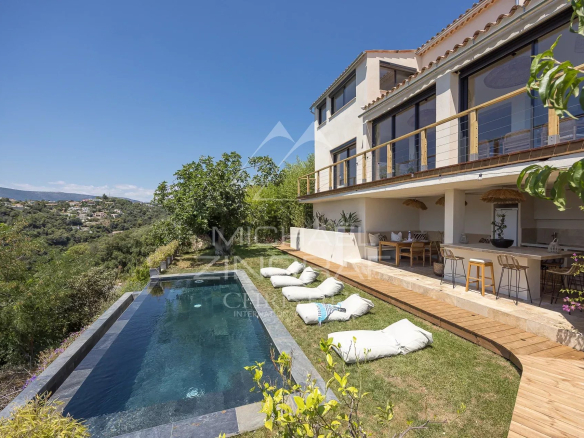 Renovated property with swimming pool and hill views in Nice