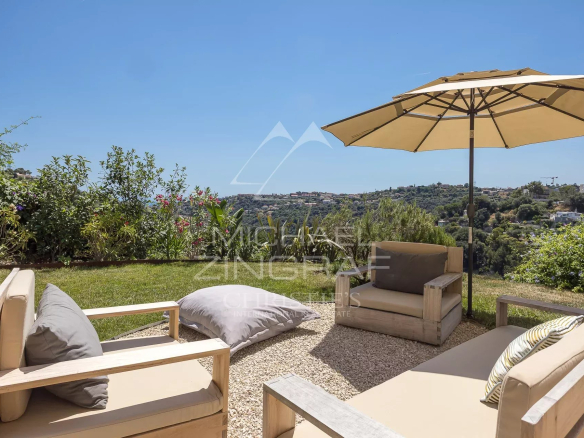 Terrace of a renovated property in Nice with views of the hills and the sea.