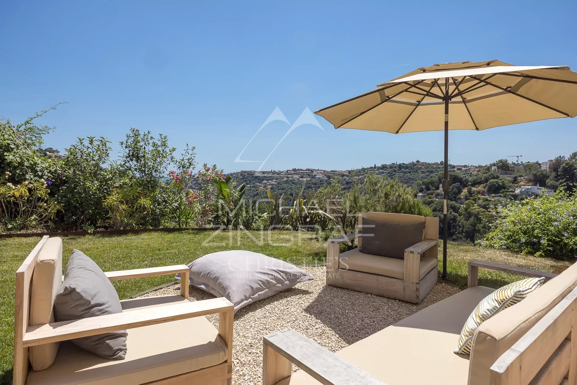 Terrace with a view in Nice Terrace of a renovated property in Nice with views of the hills and the sea.