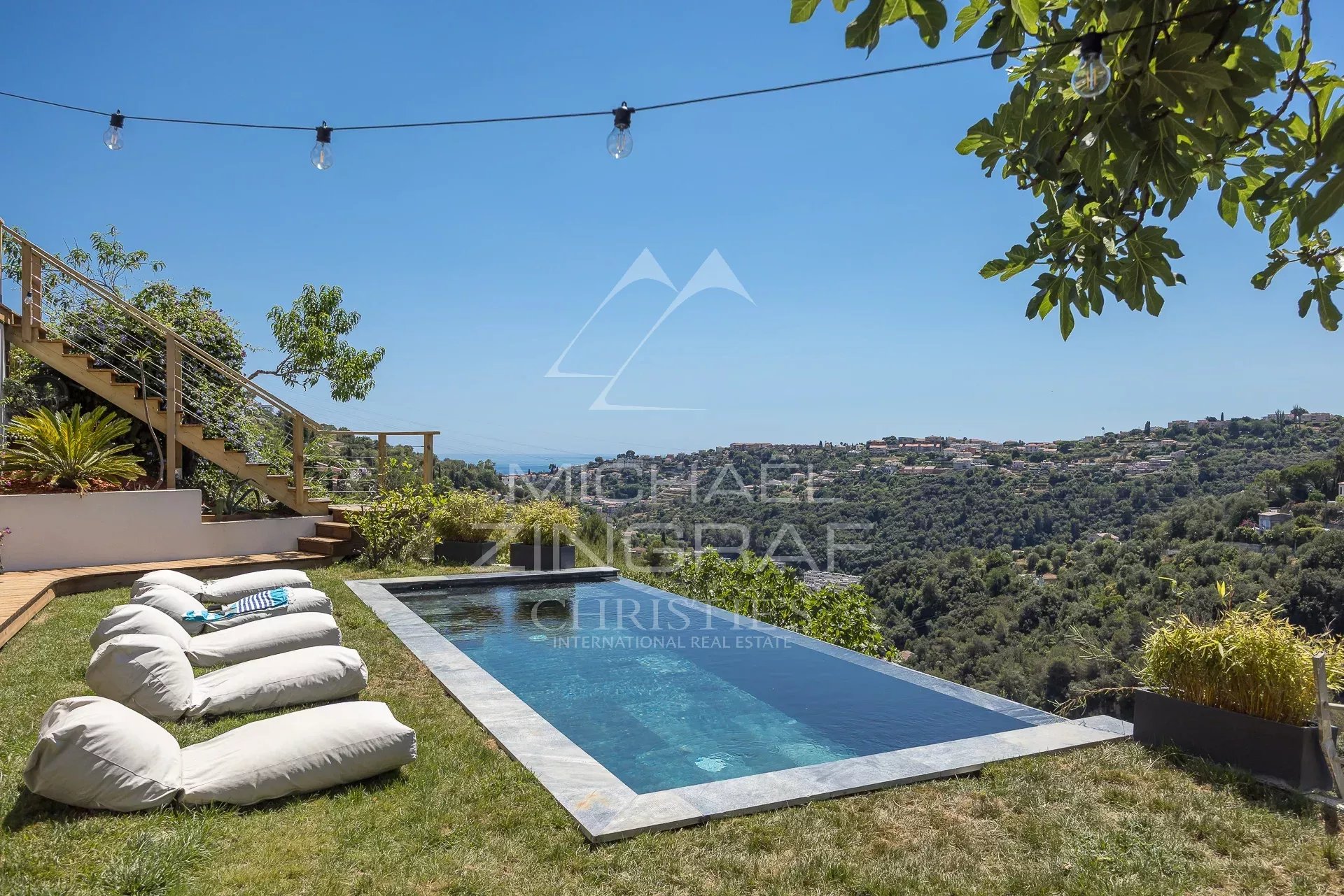 Elegant property with a view in Nice Renovated property with swimming pool and hill views in Nice