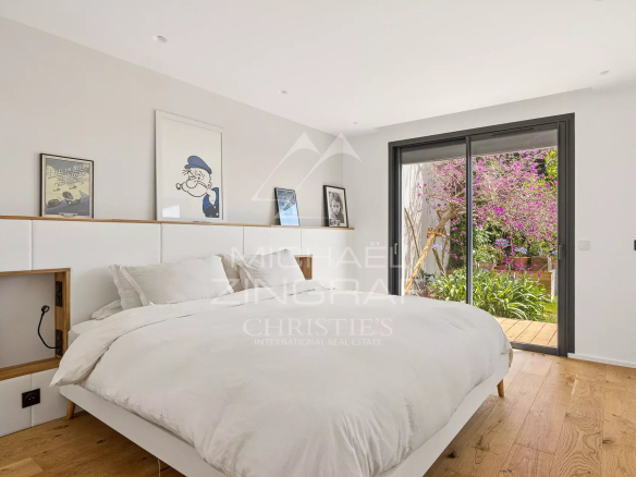 Room in a renovated property in Nice with a view of a flower garden.