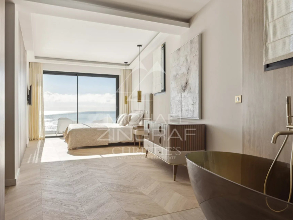 Chambre moderne avec vue sur la mer à Nice, Cap de Nice.