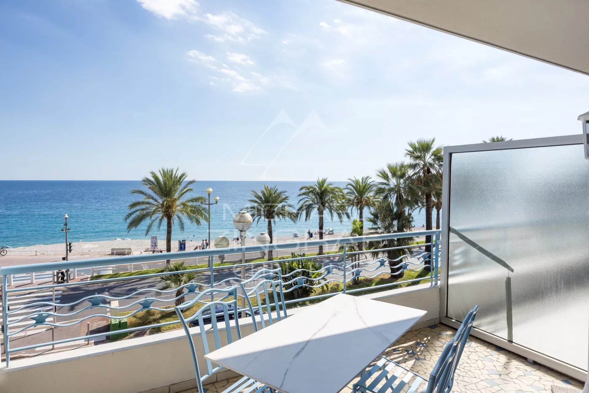 Apartment with sea view in Nice Apartment terrace with views of the sea and the Promenade des Anglais in Nice.
