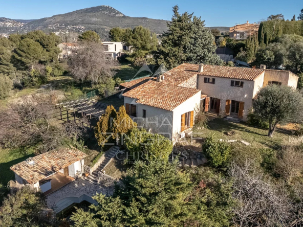 Villa avec piscine et vue mer – Coteaux de Bellet – Nice