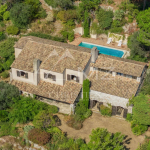 PROPRIÉTÉ PROVENÇALE DE CARACTÈRE AVEC PISCINE