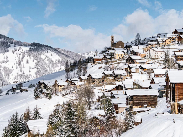 Unique property in the highest village in Europe – SAINT VERAN,FR