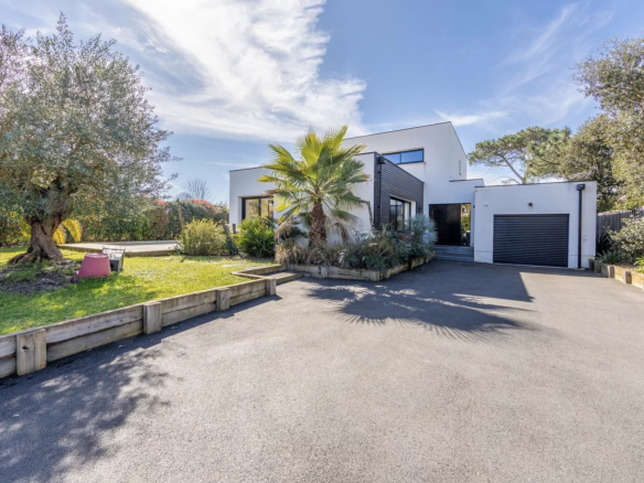 Buch test - elegant contemporary villa, an architectural jewelry
