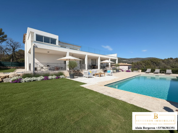 VILLA MODERNE AVEC VUE PANORAMIQUE CABRIS