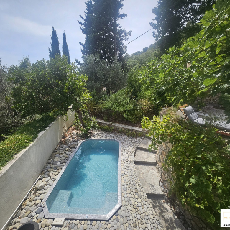 Villa familiale d’exception à 80 m de la Grande Plage – 205 m² – 8 chambres – Jardin et garage – Carnac Plage