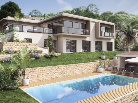 Vue d'une villa moderne avec piscine et terrasse, située dans un environnement verdoyant.
