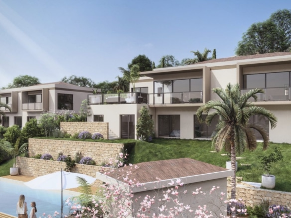 Deux villas modernes avec piscine et jardin dans un environnement calme à Mougins.
