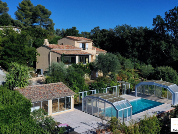 Luxury real estate photo | Charming Properties