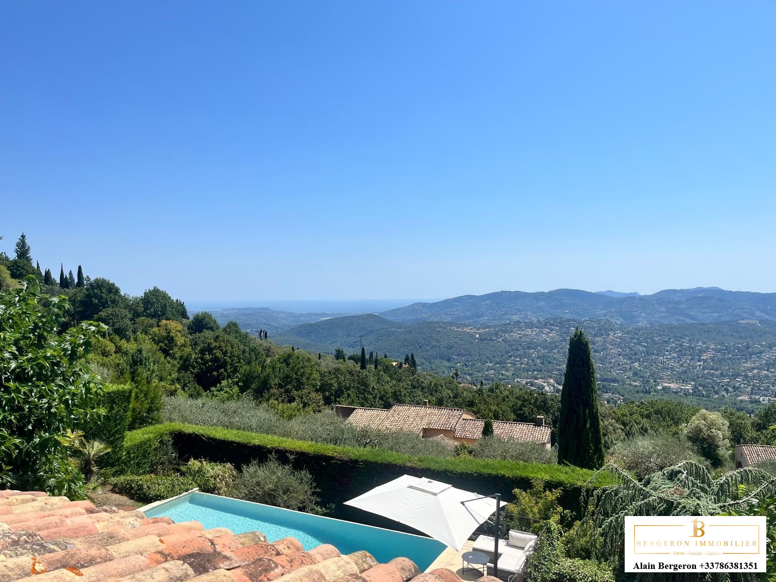 Luxury villa in Cabris Panoramic view from a villa in Cabris, with swimming pool and green landscape.