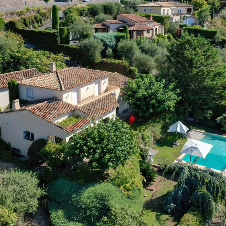 Luxury real estate photo | Charming Properties