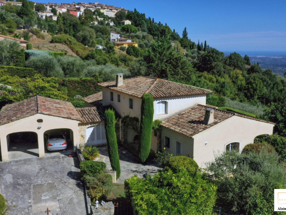 Aerial view of a villa in Cabris, surrounded by greenery and hills.