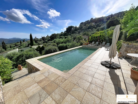 House for sale in Spéracèdes with swimming pool and sea view.