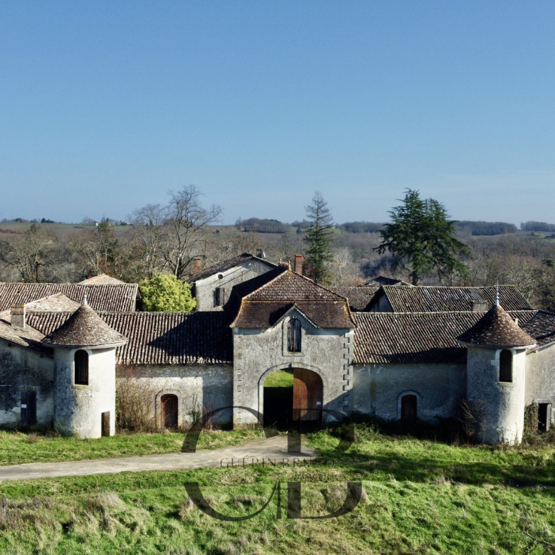 Magnifique château XVe et XVIIIe siècles, classé, en Dordogn