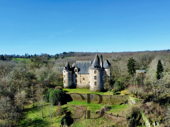 Magnifique château XVe et XVIIIe siècles, classé, en Dordogn