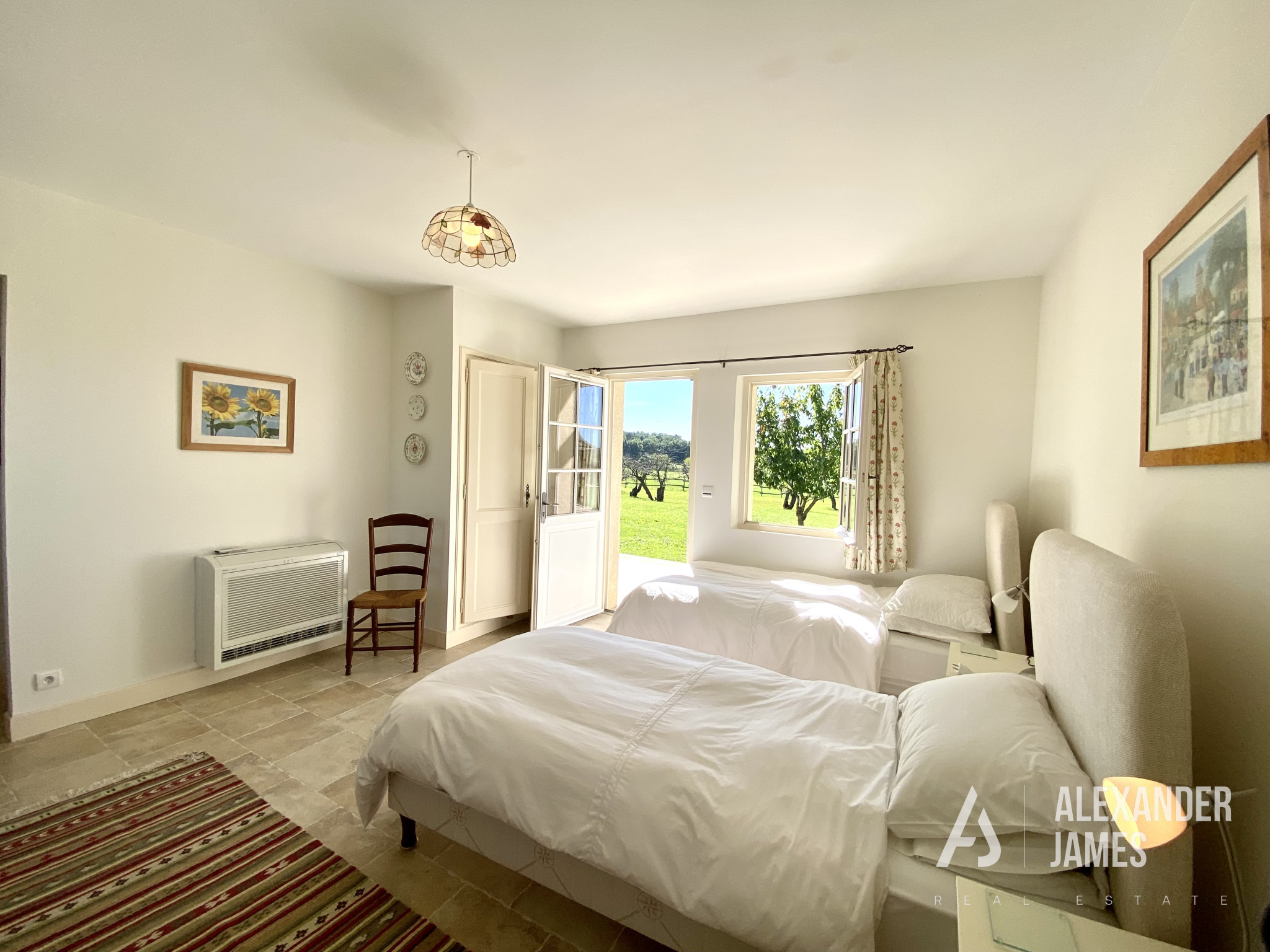 photo_cc875b7edb4d476da45070303d393bbd