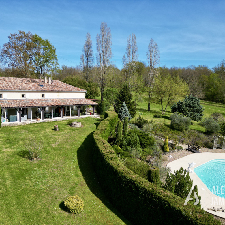 Manoir historique avec piscine près de Monbazillac et Berger