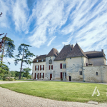 Magnifique Château en Gironde avec son parc arboré et une vu