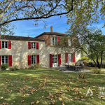 18th century manor house with 11 bedrooms and outbuildings